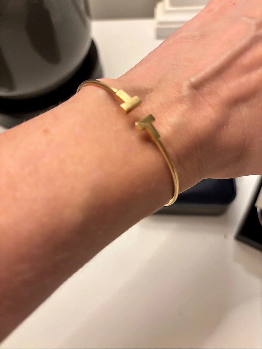 Tiffany & Co. Tiffany T Wire Bracelet. Gold